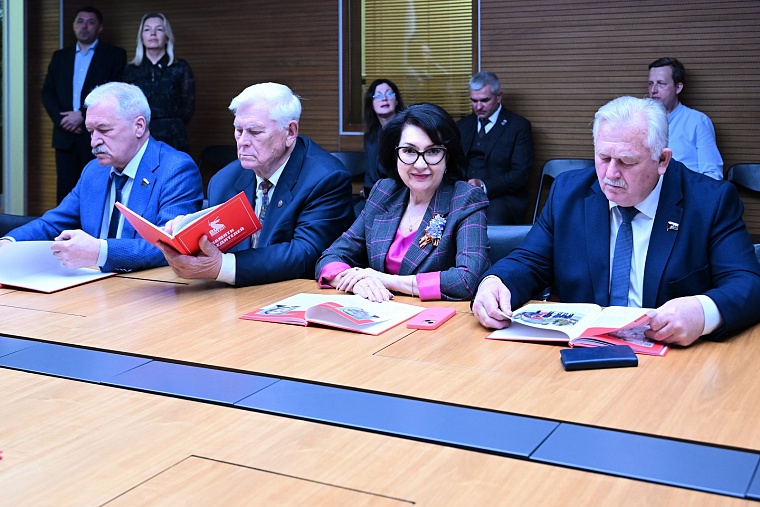 В Тюмени представили новую книгу об истории памятников, посвященных Великой Отечественной войне