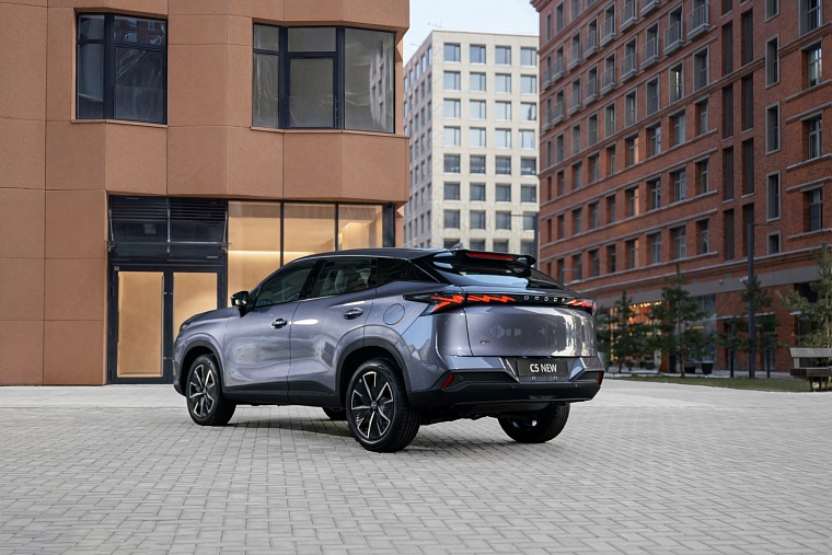 Две дуэли: выбираем премиальный и городской кроссовер 2026 года