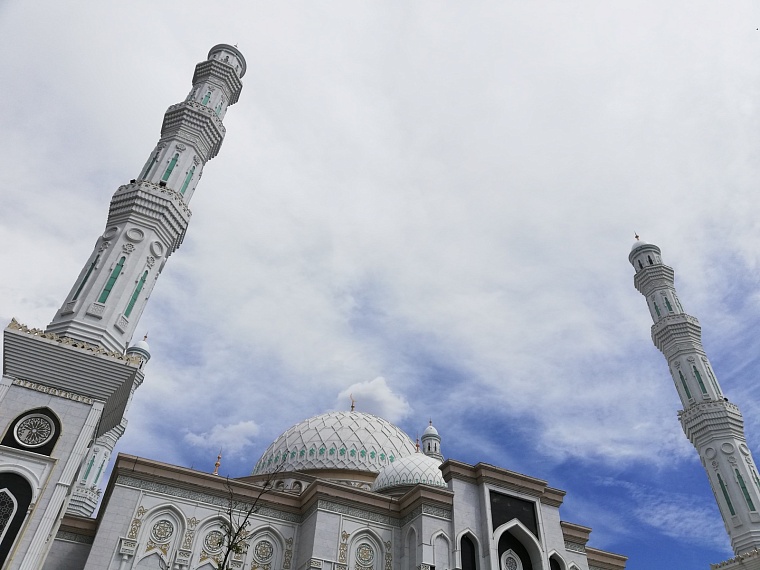 Александр Моор: Ураза-байрам приобретает особое значение в Год единства народов России