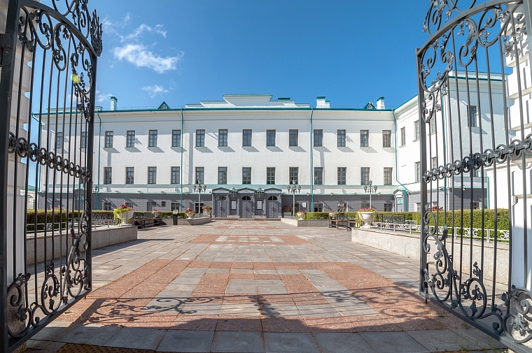 «Летопись Югры» в картинах: выставка из Ханты-Мансийска открылась в Тобольске