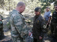 Землякам, воюющим на Донбассе, тюменцы доставили 12 внедорожников