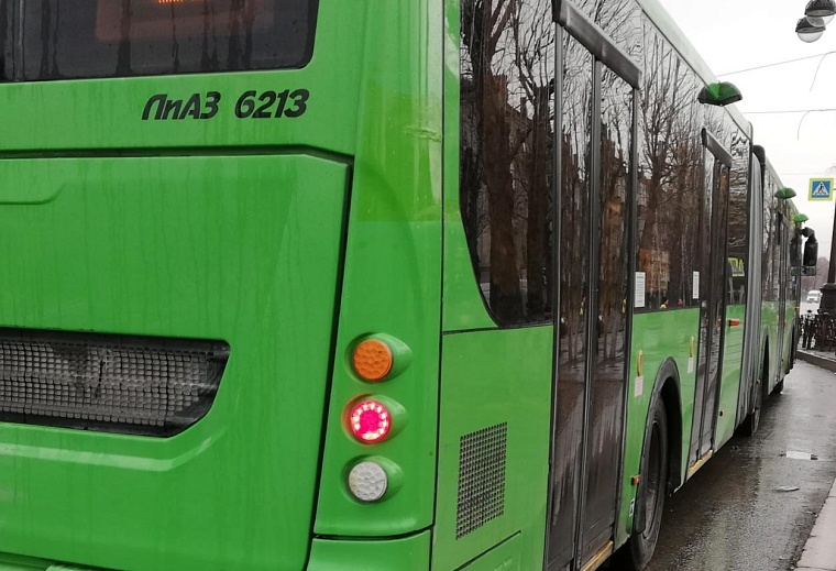 В Тюмени пассажирка автобуса №2 получила травмы: комментарии СК РФ и ПАТП №1