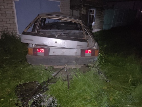 В Казанском районе автомобилист врезался в опору ЛЭП и забор жилого дома