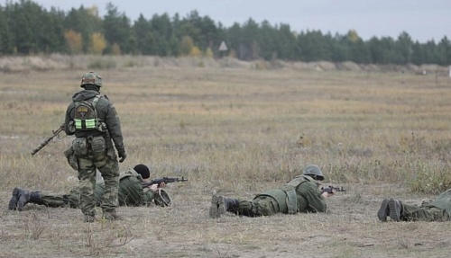 В Юргинском районе открылась выставка фотографий семей участников СВО