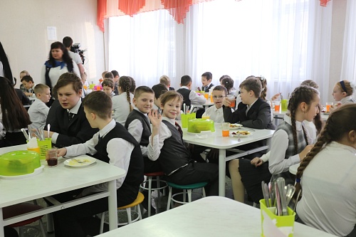 Родителям посоветовали подавать детям пример правильного поведения