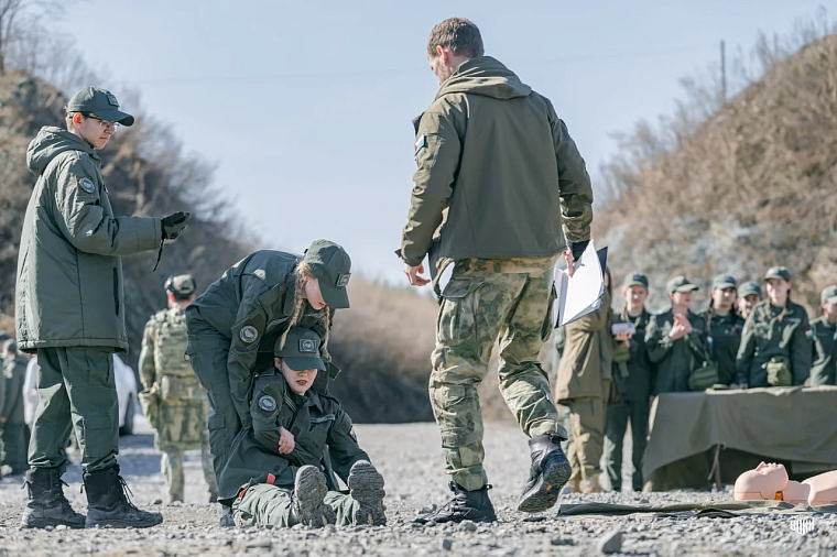 150 школьников и студентов колледжей приняли участие в «Играх ВОИНов» в Тюмени