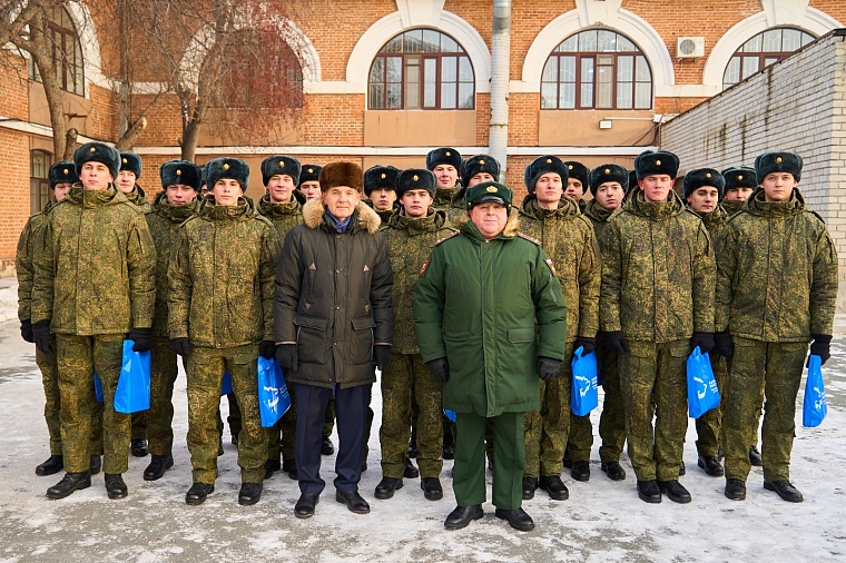 В Президентский полк из Тюмени отправились 20 новобранцев