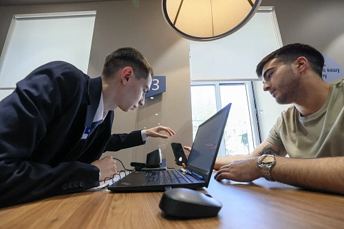 Инновационный рывок: сотрудничество с Китаем ускорит развитие нейросетей в России