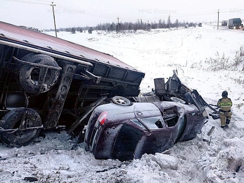 Под Заводоуковском из-за смертельного ДТП перекрыли трассу Тюмень - Омск