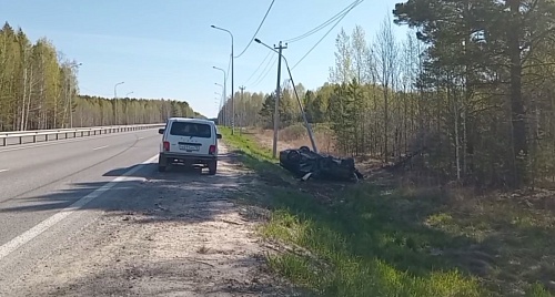 Водитель "Мазды" въехал в столб и погиб на трассе Тюмень - Ханты-Мансийск