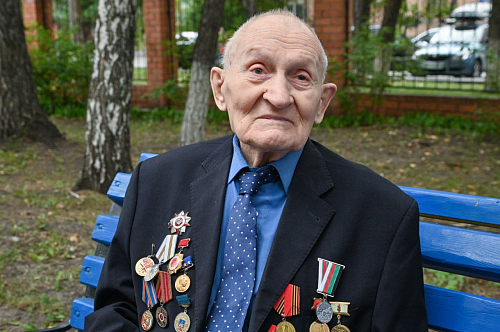 Александр Моор поздравил с грядущим 99-летием героя Курской и Сталинградской битвы