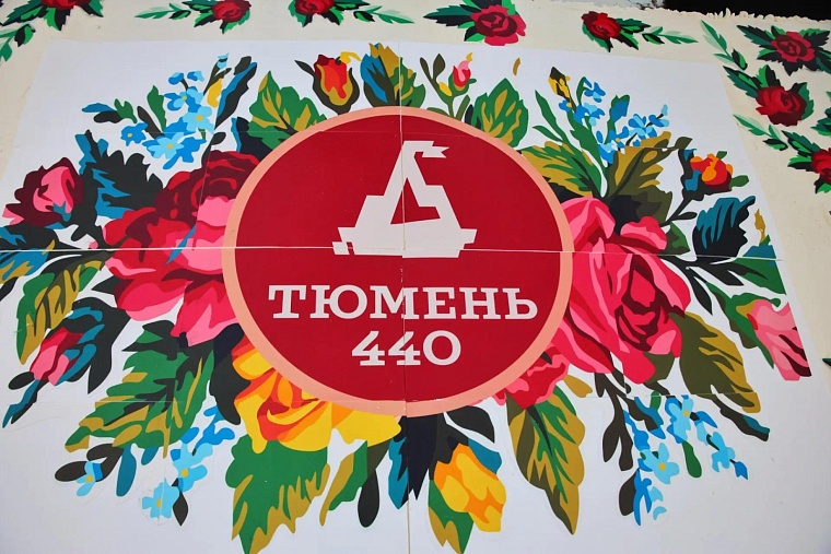 В Тюмени приготовили и съели 440-килограммовый торт