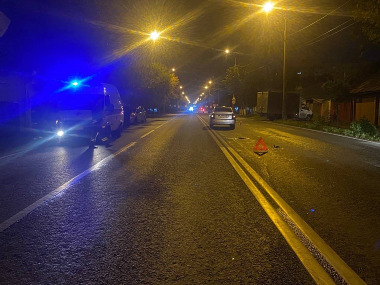 В Тюмени лежавшего на дороге мужчину переехал автомобиль