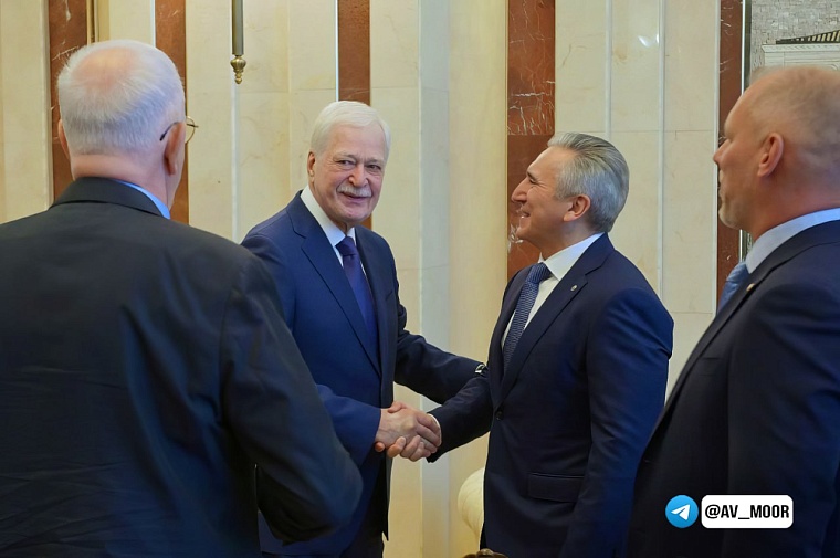 Делегация Тюменской области во главе с губернатором Александром Моором работает в Минске