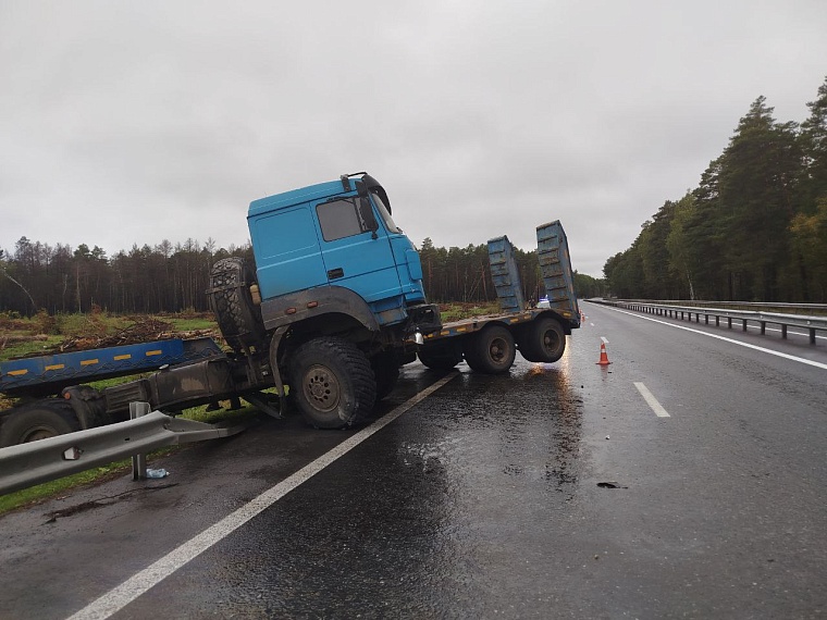 Мотоциклист без прав погиб, столкнувшись с большегрузом в Ярковском округе