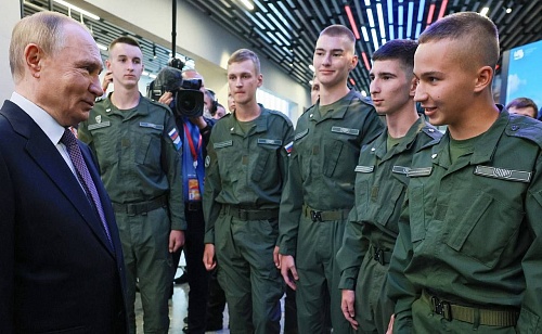 Президент Путин прислушался к идее тюменского курсанта о повсеместном создании центров "Воин"