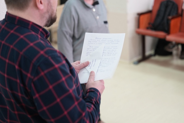 На СВО и обратно: Максим Афанасьев рассказал о необычном обмене посланиями между тюменскими школьниками и бойцами