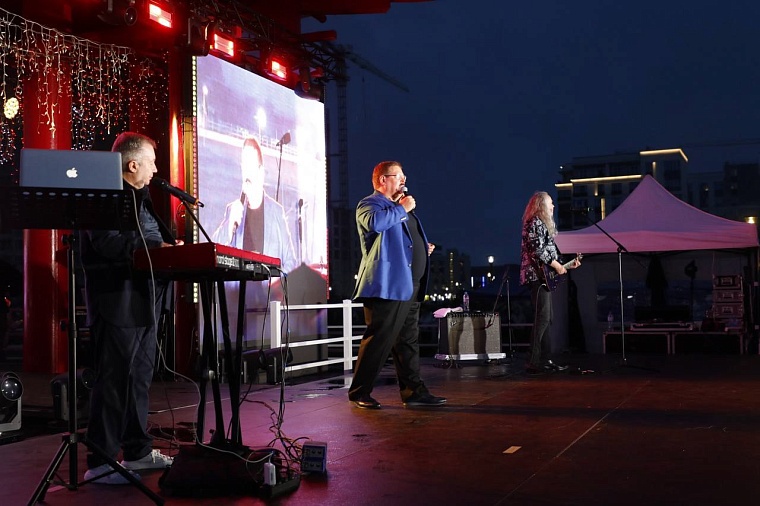 Концерт Александра Панайотова и праздничный салют: яркий финал Дня города Тюмени