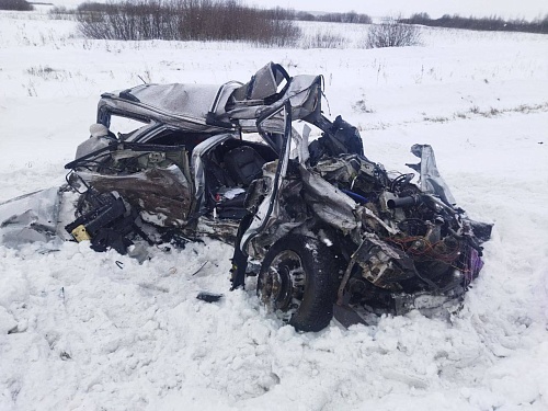 Водитель и пассажирка "Грейт Вола" погибли в столкновении с двумя большегрузами на трассе Тюмень - Омск