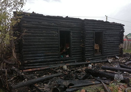 В Казанском районе на пожаре погибла женщина, возможная причина возгорания - непотушенная сигарета