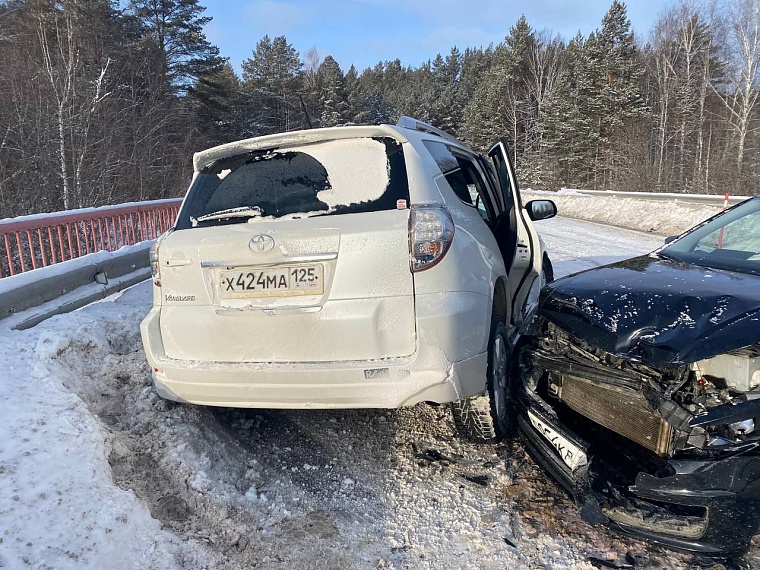 В массовом ДТП на Ирбитском тракте под Тюменью пострадали три человека