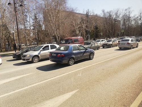 Тюменских водителей предупреждают о тумане и сильном ветре на трассах
