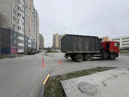 На Широтной в Тюмени «МАЗ» сбил старшеклассницу