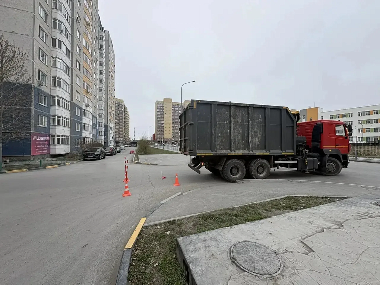 На Широтной в Тюмени «МАЗ» сбил старшеклассницу