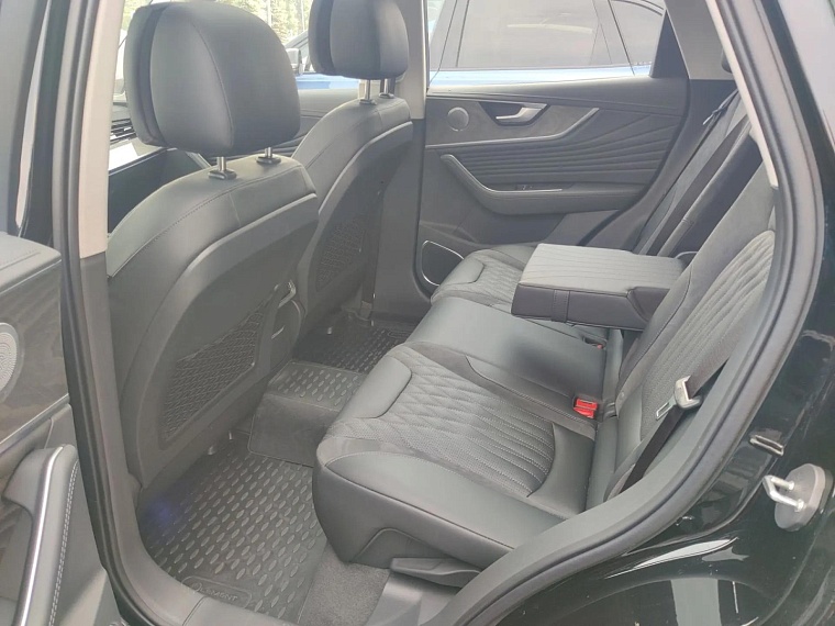 Китайский премиум на любой вкус: тестируем Hongqi HS3 и HS5 в Тюмени