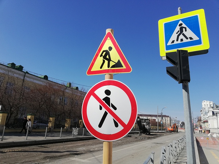 Улица Ленина в Тюмени перекрыта: эвакуация транспорта и первые работы