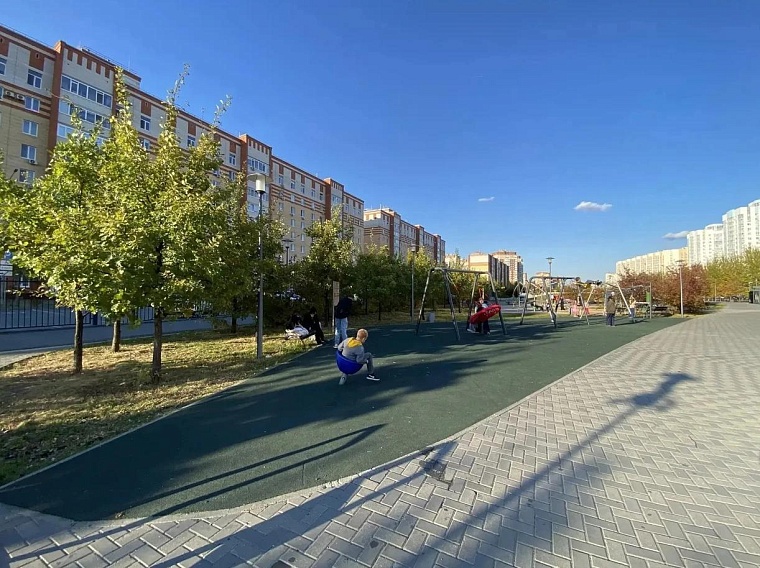 В Тюмени отремонтировали сквер Льва Ровнина