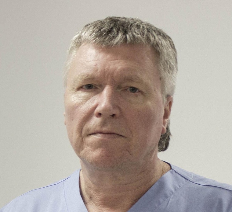 В Тюмени простились с известным нейрохирургом Игорем Саковичем