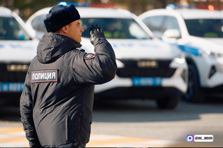 Александр Моор поздравил сотрудников органов внутренних дел с профессиональным праздником