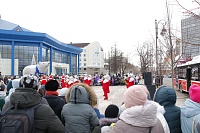 ДедМоробус подарил тюменцам новогоднее настроение