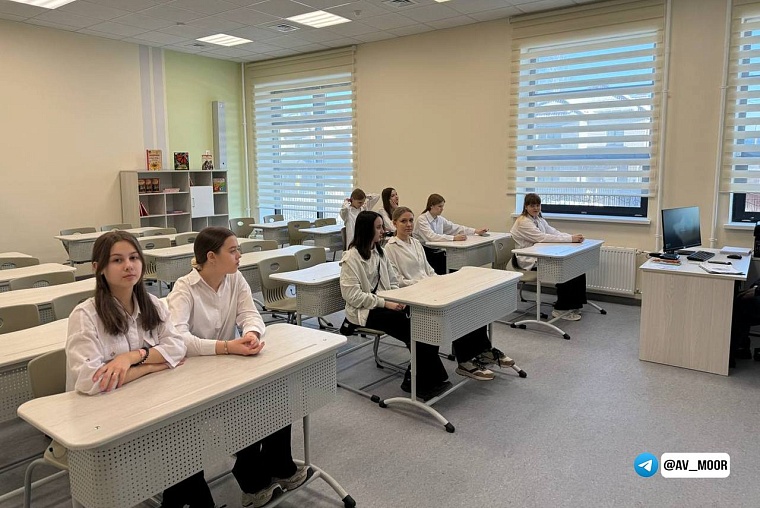 Александр Моор и Владимир Якушев открыли новую школу в Тюменском районе