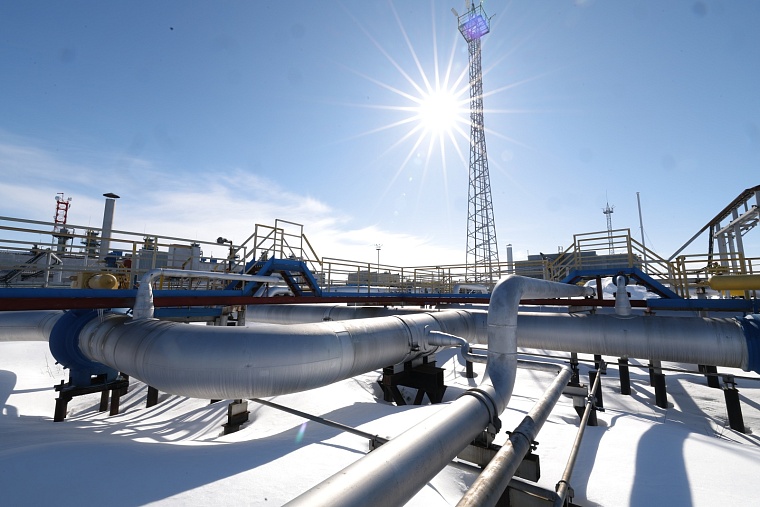 Коллектив газового промысла № 1 обеспечивает добычу и подготовку к транспорту углеводородного сырья из сеноманской и валанжинской залежей Уренгойского нефтегазоконденсатного месторождения