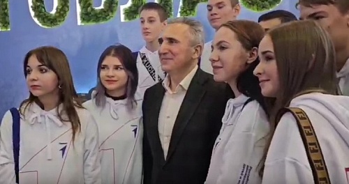 Школьники из Краснодона побывали на стенде Тюменской области на ВДНХ