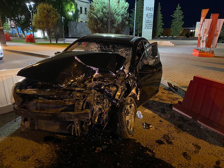 Побежал через дорогу к девушке: у моста Влюбленных погиб 23-летний парень