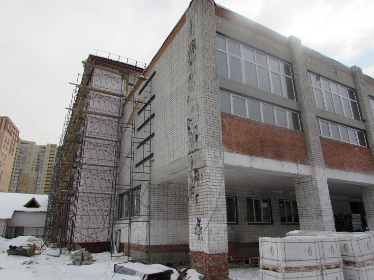 Заместитель главы Тюмени Юрий Вавакин проверил ход капремонта школы №22