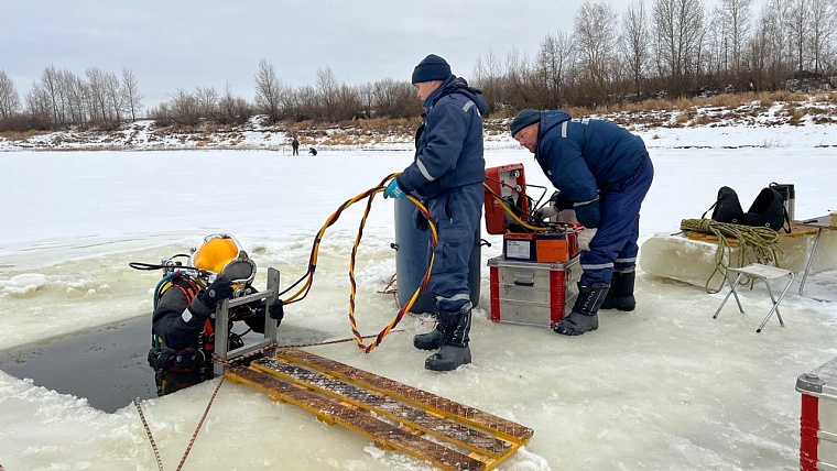 Александр Моор поздравил тюменских спасателей с 25-летием со дня создания службы