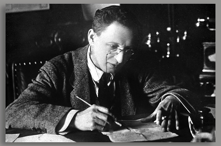 Террор, оголтелая цензура и "моря крови": от чего еще предостережет улица Володарского в Тюмени