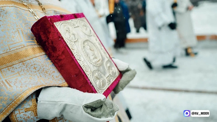 "Пусть вера и доброта помогают преодолеть любые невзгоды": Александр Моор поздравил тюменцев с Крещением