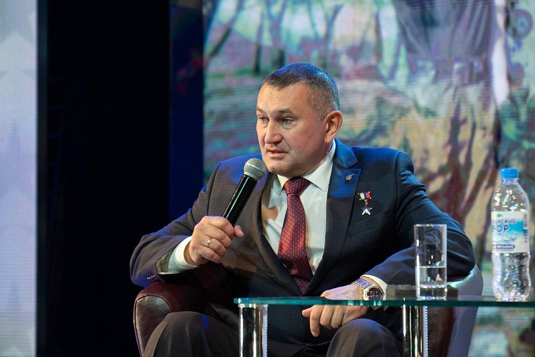 Молодежь Тюменской области встретилась с Героем РФ Сергеем Уженцевым