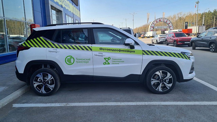 В Тюмени начинают курсировать патрульные машины, фиксирующие нарушения правил парковки