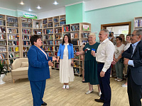 Губернатор Тюменской области принял участие в открытии библиотеки нового поколения в селе Казанском