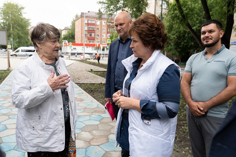 Депутаты гордумы оценили ход благоустройства в проезде Геологоразведчиков