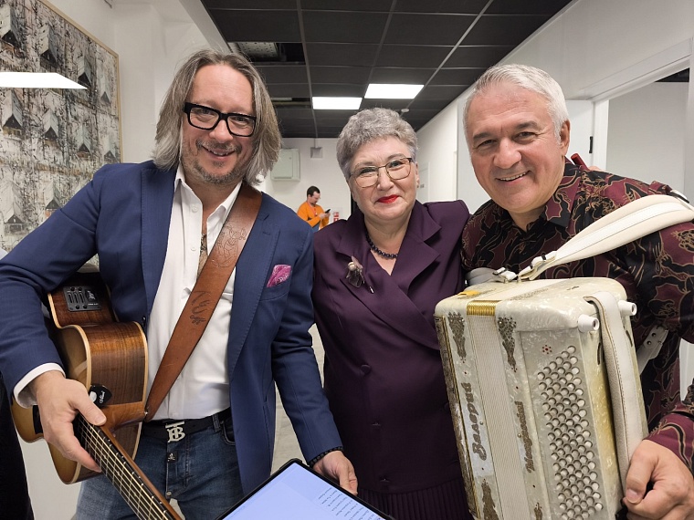 Елена Никитина с аккомпаниаторами - Тимуром Ведерниковым и Валерием Сёминым