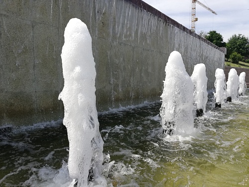 Роспотребнадзор назвал тюменцам негативные последствия купания в фонтанах