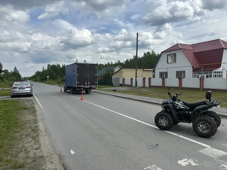 В Тюменской области пьяная мать с ребенком на квадроцикле врезалась в "Газель"
