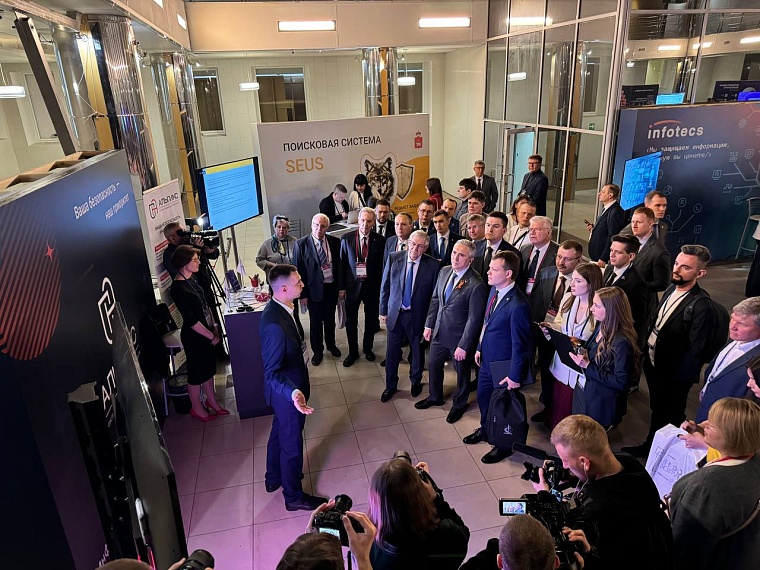 Александр Моор: Информационная безопасность – основа стабильного развития всех сфер нашей жизни